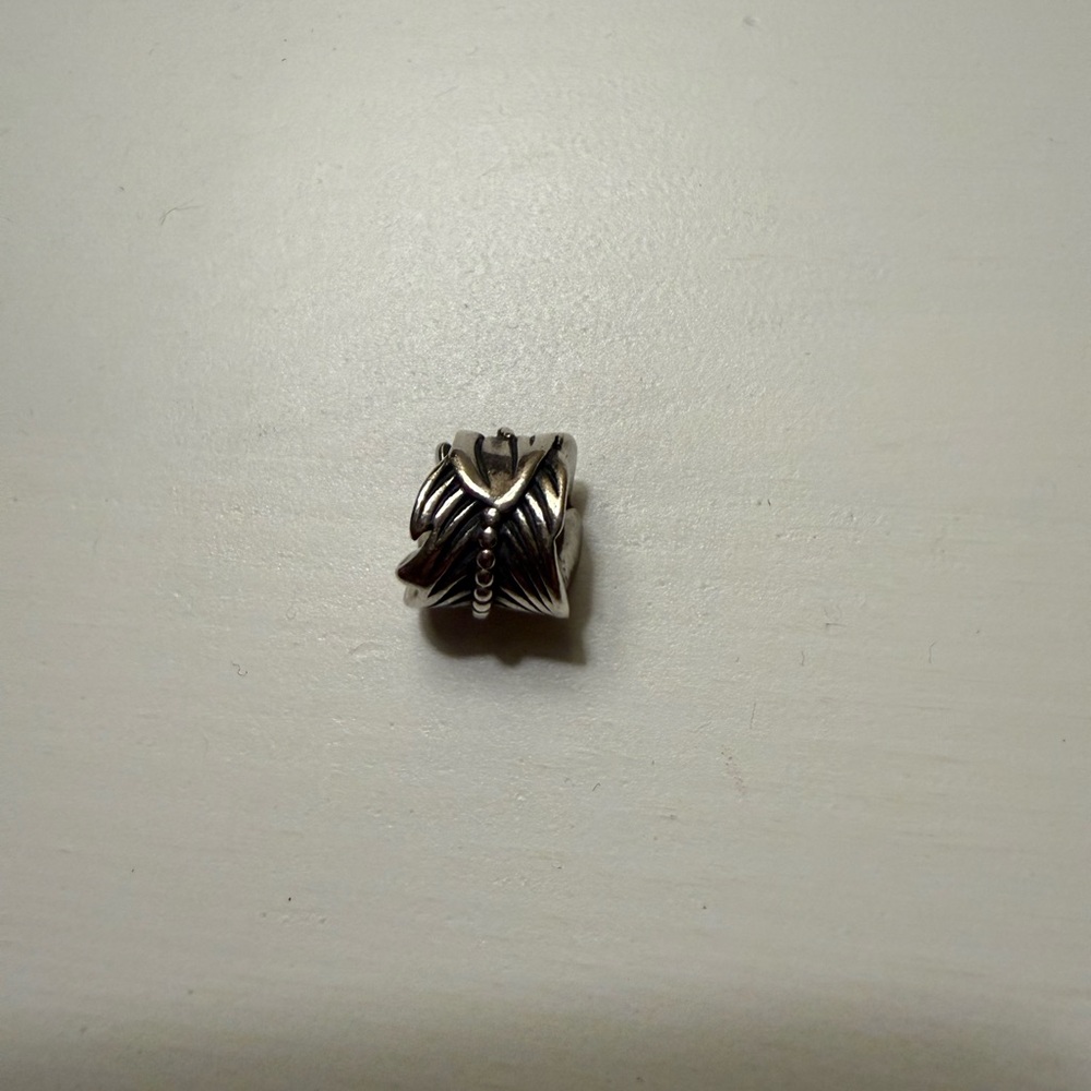 Pandora Rolled Feather Charm 790581